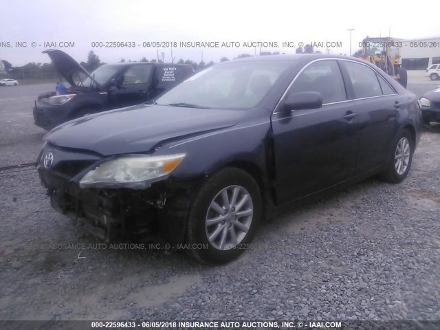 4T1BF3EK7BU129881 - 2011 TOYOTA CAMRY SE/LE/XLE GRAY photo 2