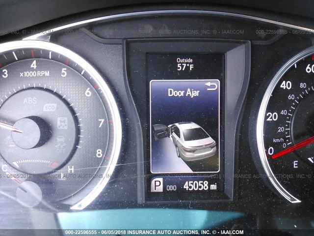 4T1BF1FKXHU346532 - 2017 TOYOTA CAMRY LE/XLE/SE/XSE ნაცრისფერი ფოტო 7