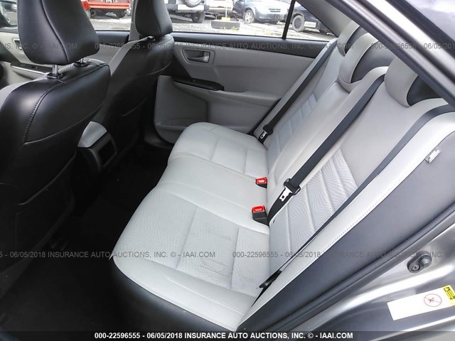 4T1BF1FKXHU346532 - 2017 TOYOTA CAMRY LE/XLE/SE/XSE ნაცრისფერი ფოტო 8