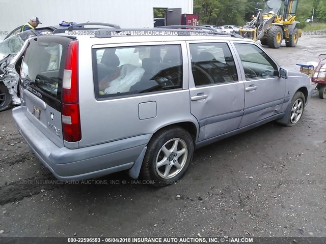 YV1LZ56D9X2601572 - 1999 VOLVO V70 XC SILVER photo 4