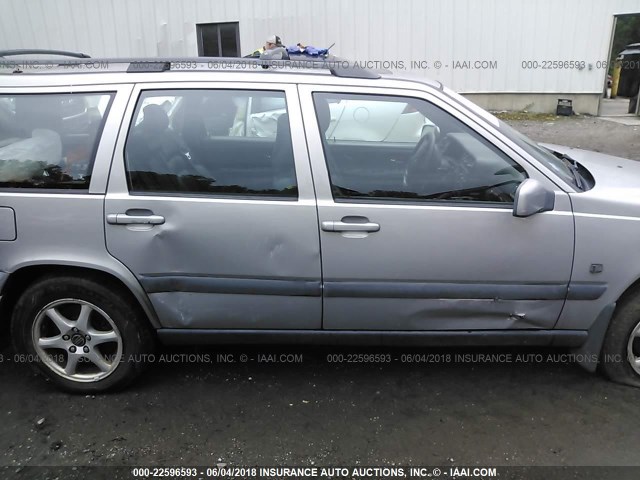 YV1LZ56D9X2601572 - 1999 VOLVO V70 XC SILVER photo 6