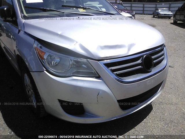 2V8HW44129R601350 - 2009 VOLKSWAGEN ROUTAN S SILVER photo 6