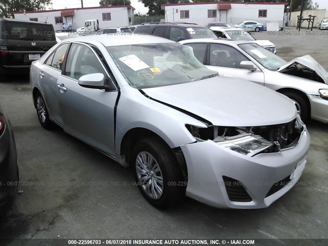 4T1BF1FK2EU417251 - 2014 TOYOTA CAMRY L/SE/LE/XLE 银色 照片 1