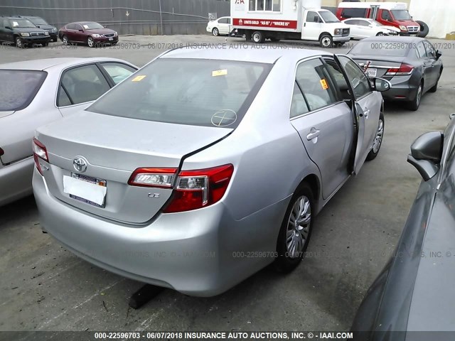 4T1BF1FK2EU417251 - 2014 TOYOTA CAMRY L/SE/LE/XLE 银色 照片 4