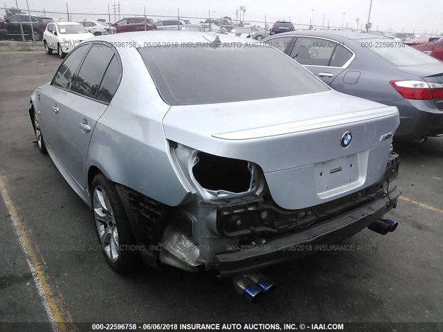 WBSNB93556B582422 - 2006 BMW M5 Light Blue photo 3