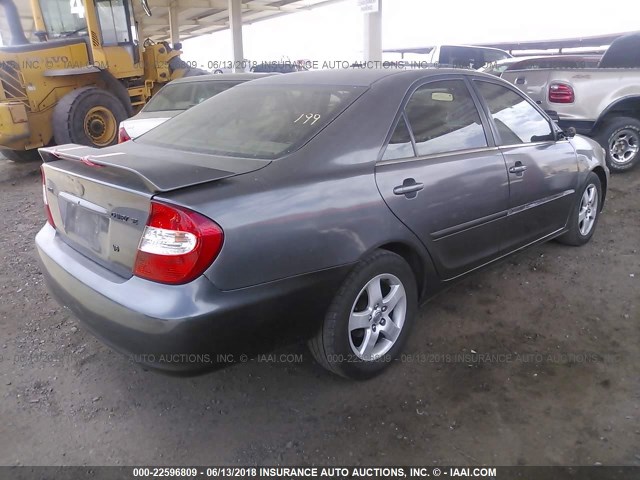 JTDBF32K020005919 - 2002 TOYOTA CAMRY LE/XLE/SE ნაცრისფერი ფოტო 4
