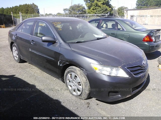 4T4BF3EK1AR020076 - 2010 TOYOTA CAMRY SE/LE/XLE GRAY photo 1