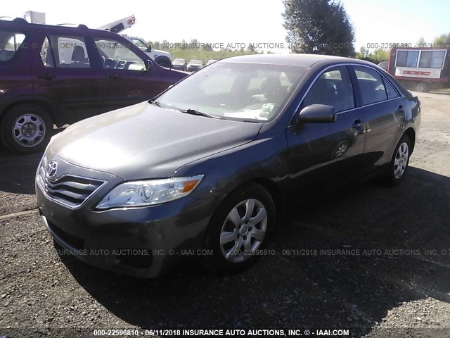 4T4BF3EK1AR020076 - 2010 TOYOTA CAMRY SE/LE/XLE GRAY photo 2