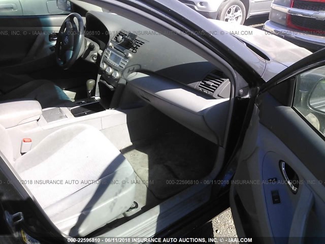 4T4BF3EK1AR020076 - 2010 TOYOTA CAMRY SE/LE/XLE GRAY photo 5