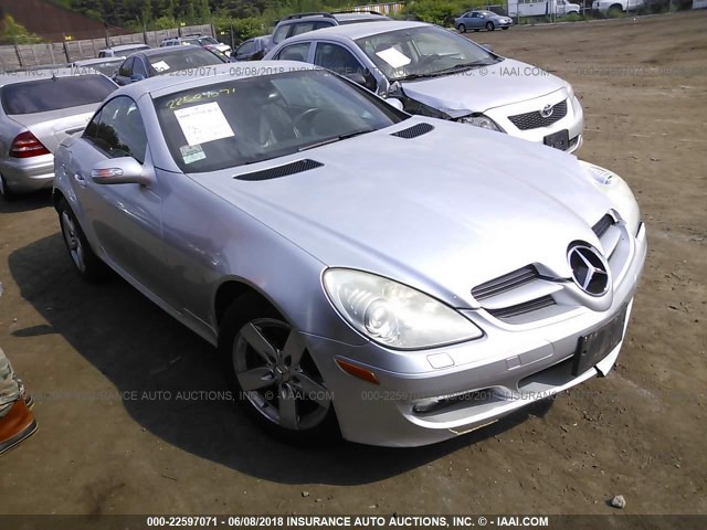 WDBWK54F26F088019 - 2006 MERCEDES-BENZ SLK 280 SILVER photo 1