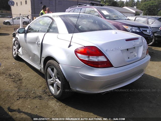 WDBWK54F26F088019 - 2006 MERCEDES-BENZ SLK 280 SILVER photo 3