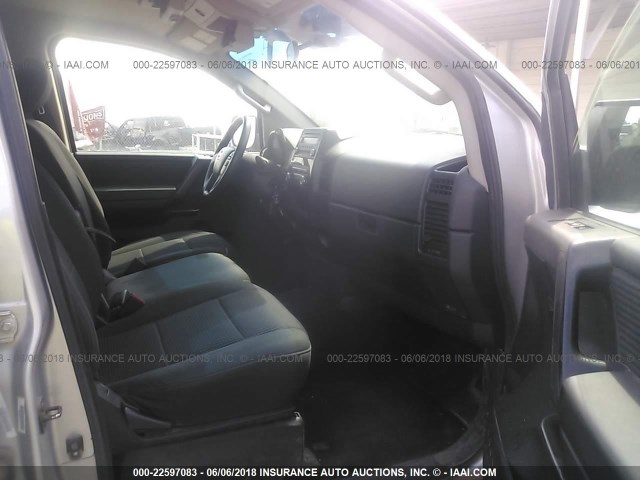 1N6AA0EK3DN303484 - 2013 NISSAN TITAN S/SV/SL/PRO-4X SILVER photo 5