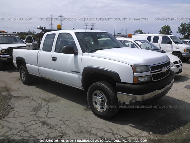 1GCHC29U15E179610 - 2005 CHEVROLET SILVERADO C2500 HEAVY DUTY WHITE photo 1
