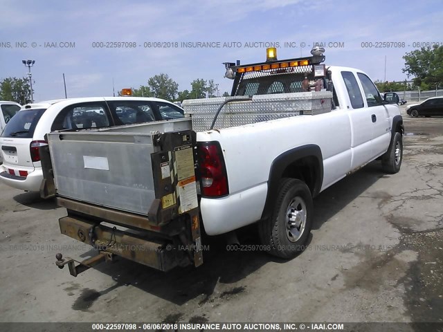1GCHC29U15E179610 - 2005 CHEVROLET SILVERADO C2500 HEAVY DUTY WHITE photo 4