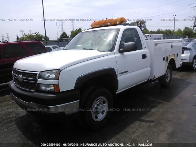 1GCHC24U95E305140 - 2005 CHEVROLET SILVERADO C2500 HEAVY DUTY WHITE photo 2