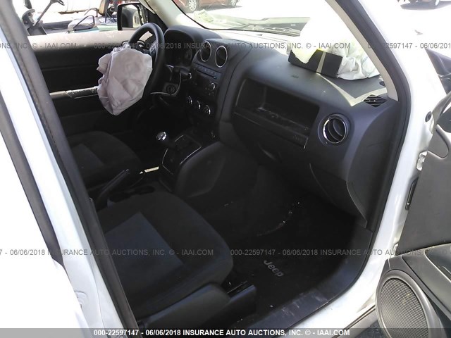 1C4NJPBB3GD574542 - 2016 JEEP PATRIOT SPORT WHITE photo 5