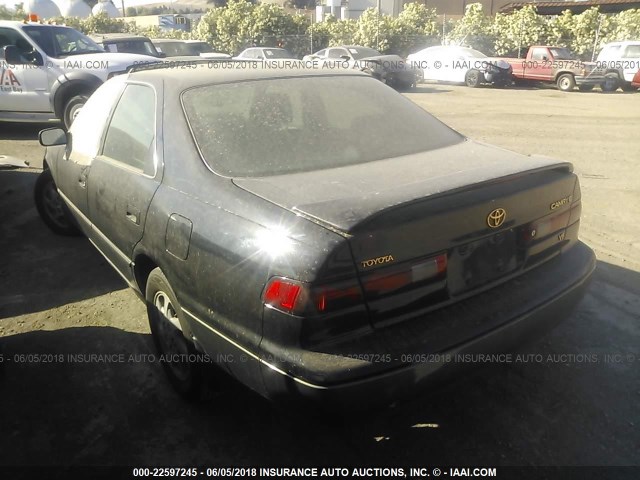 JT2BF28K6X0181391 - 1999 TOYOTA CAMRY LE/XLE Schwarz Foto 3