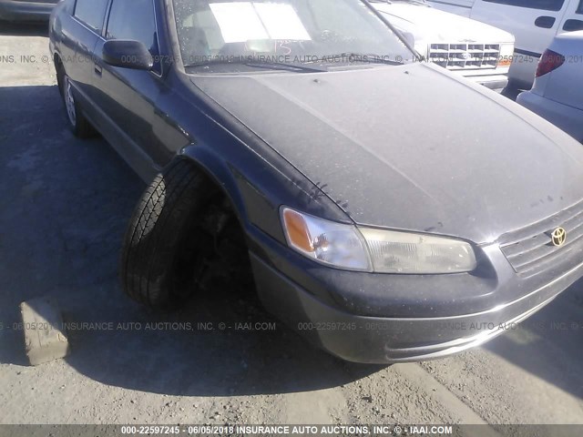 JT2BF28K6X0181391 - 1999 TOYOTA CAMRY LE/XLE Schwarz Foto 6