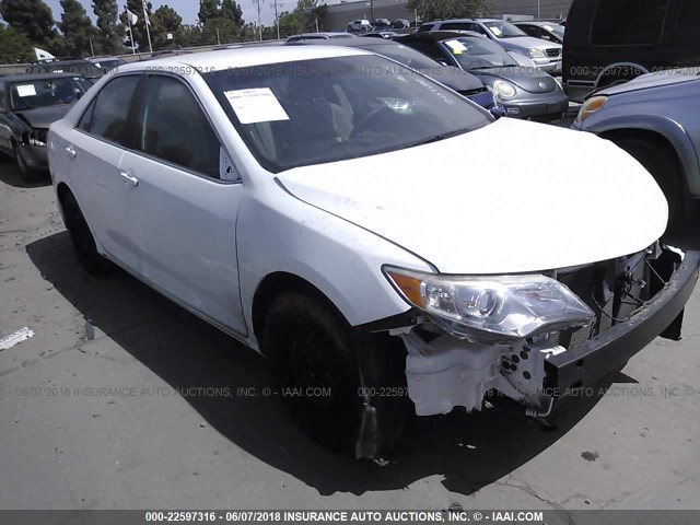 4T1BF1FK9DU207180 - 2013 TOYOTA CAMRY L/SE/LE/XLE 白色 照片 1