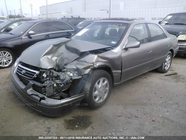 4T1BF22K5YU113122 - 2000 TOYOTA CAMRY LE/XLE GRAY photo 2