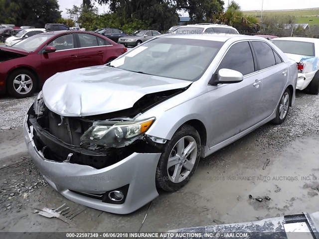 4T1BF1FK0EU369376 - 2014 TOYOTA CAMRY L/SE/LE/XLE 银色 照片 2