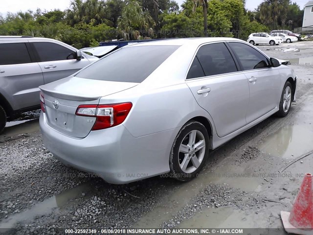 4T1BF1FK0EU369376 - 2014 TOYOTA CAMRY L/SE/LE/XLE 银色 照片 4