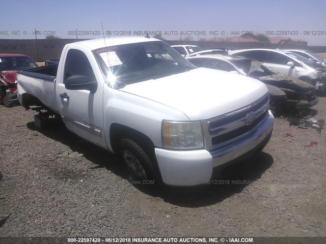 1GCEC14C28Z310844 - 2008 CHEVROLET SILVERADO C1500 WHITE photo 1