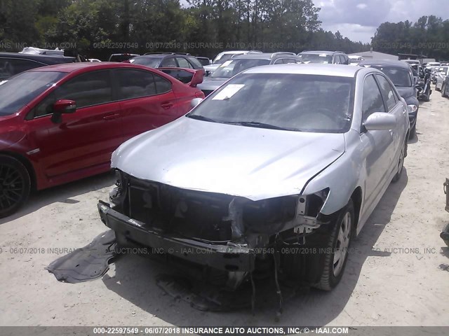 4T1BE46K37U053526 - 2007 TOYOTA CAMRY NEW GENERAT CE/LE/XLE/SE SILVER photo 2