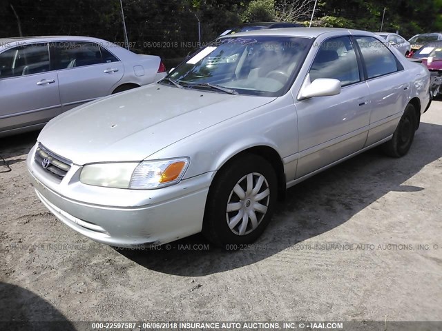 4T1BG22K31U031070 - 2001 TOYOTA CAMRY CE/LE/XLE SILVER photo 2