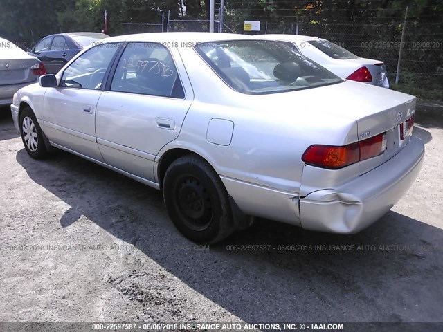 4T1BG22K31U031070 - 2001 TOYOTA CAMRY CE/LE/XLE SILVER photo 3