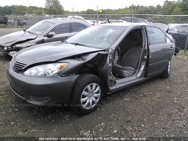 4T1BE32K65U958534 - 2005 TOYOTA CAMRY LE/XLE/SE 灰色 照片 2