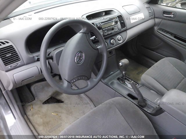 4T1BE32K65U958534 - 2005 TOYOTA CAMRY LE/XLE/SE 灰色 照片 5