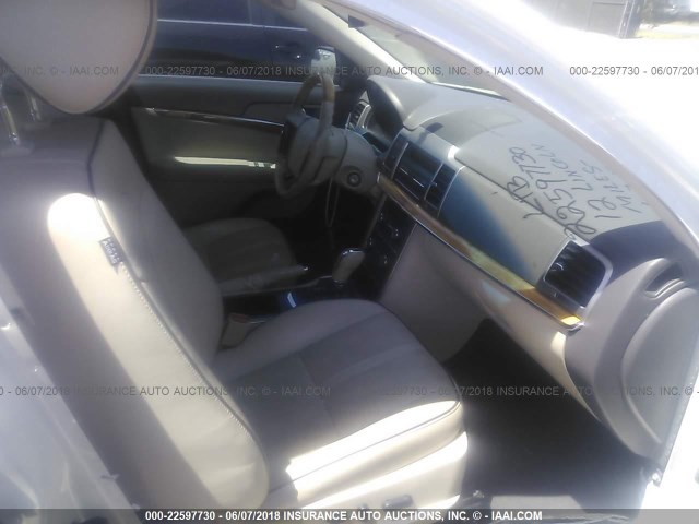 3LNDL2L33CR809051 - 2012 LINCOLN MKZ HYBRID WHITE photo 5