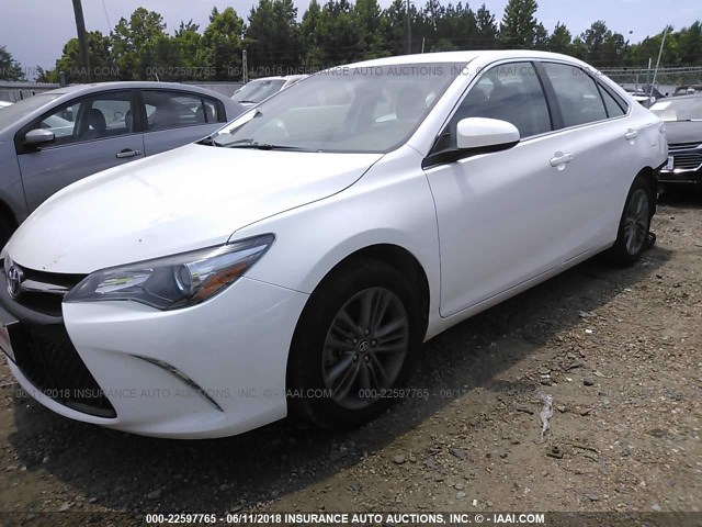 4T1BF1FK1HU404639 - 2017 TOYOTA CAMRY LE/XLE/SE/XSE 白色 照片 2