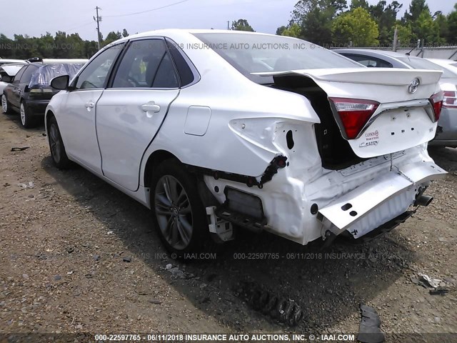 4T1BF1FK1HU404639 - 2017 TOYOTA CAMRY LE/XLE/SE/XSE 白色 照片 3