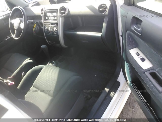 JTLKT324X64071004 - 2006 TOYOTA SCION XB WHITE photo 5