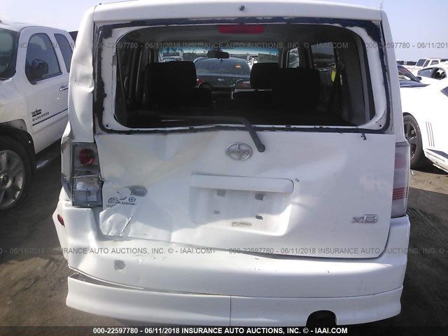 JTLKT324X64071004 - 2006 TOYOTA SCION XB WHITE photo 6