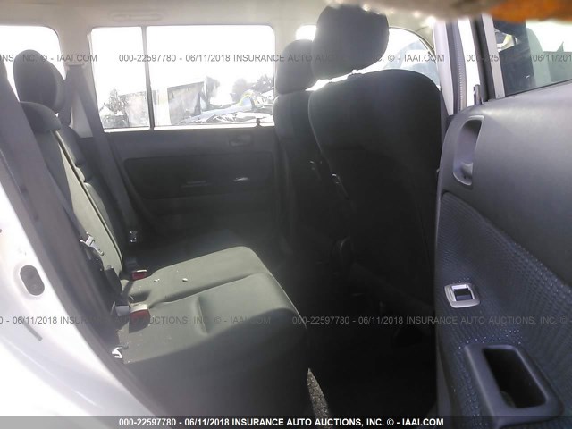 JTLKT324X64071004 - 2006 TOYOTA SCION XB WHITE photo 8