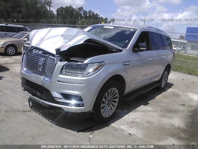 5LMJJ2NT8JEL04299 - 2018 LINCOLN NAVIGATOR PREMIER SILVER photo 2