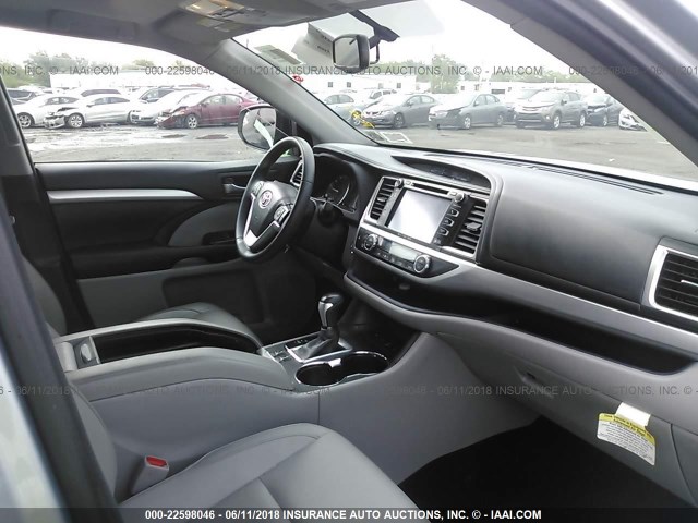 5TDJKRFH2GS263467 - 2016 TOYOTA HIGHLANDER XLE ვერცხლისფერი ფოტო 5