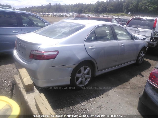 4T1BK46K17U045403 - 2007 TOYOTA CAMRY NEW GENERAT LE/XLE/SE SILVER photo 4