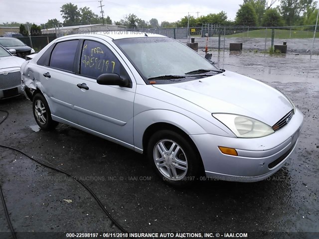 1FAFP3436YW425281 - 2000 FORD FOCUS SE/SE SPORT SILVER photo 1