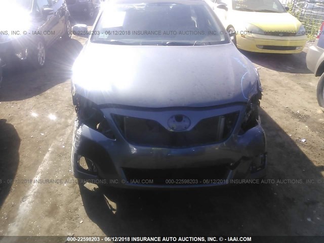 4T4BF3EK9AR006779 - 2010 TOYOTA CAMRY SE/LE/XLE ნაცრისფერი ფოტო 6