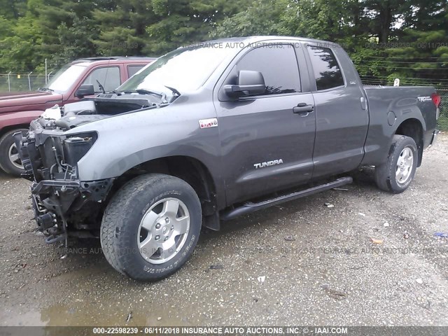 5TFUW5F17CX260792 - 2012 TOYOTA TUNDRA DOUBLE CAB SR5 GRAY photo 2