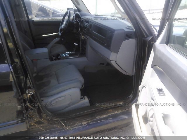 1J8HG48N16C143402 - 2006 JEEP COMMANDER შავი ფოტო 5