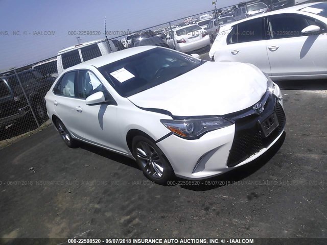 4T1BF1FK5HU271884 - 2017 TOYOTA CAMRY LE/XLE/SE/XSE WHITE photo 1