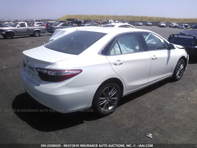 4T1BF1FK5HU271884 - 2017 TOYOTA CAMRY LE/XLE/SE/XSE WHITE photo 4