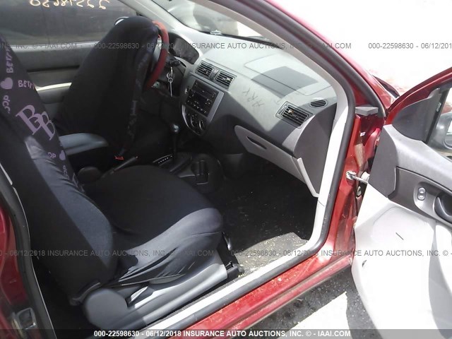 3FAFP31N05R105099 - 2005 FORD FOCUS ZX3 RED photo 5