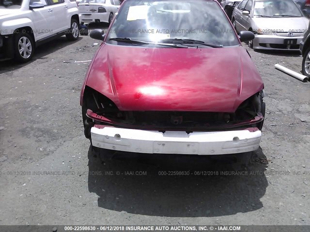 3FAFP31N05R105099 - 2005 FORD FOCUS ZX3 RED photo 6