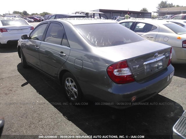 JTDBE32K120041489 - 2002 TOYOTA CAMRY LE/XLE/SE Boz foto 3